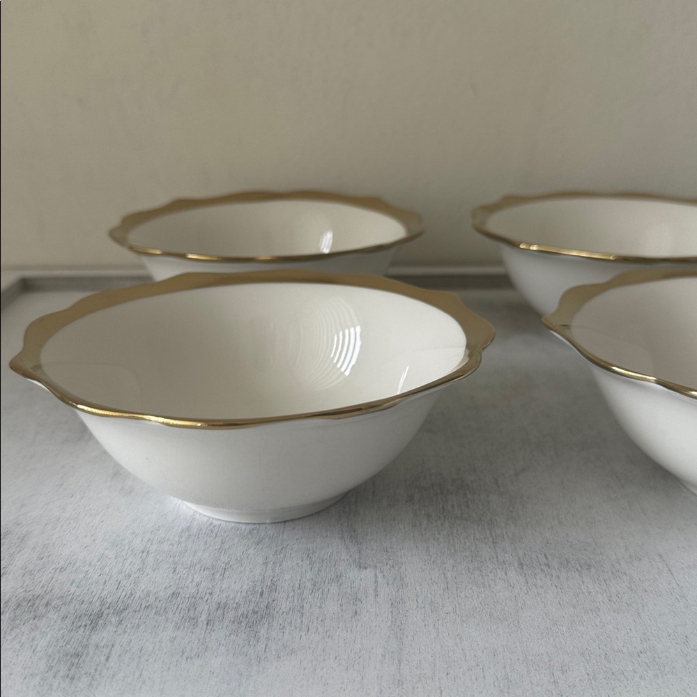 BELLA LUX 4pk White Bowls With Gold Tone Border